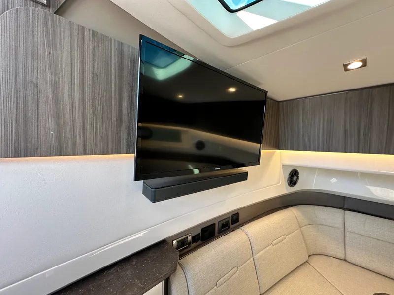 Slide: The Image of Sea Ray SLX 400 2026 - 22