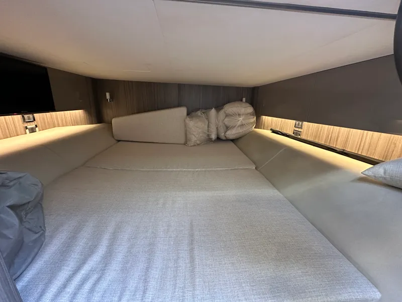 Slide: The Image of Sea Ray SLX 400 2026 - 25