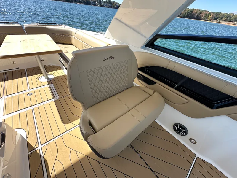 Slide: The Image of Sea Ray SLX 400 2026 - 27