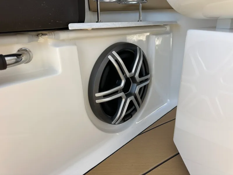 Slide: The Image of Sea Ray SLX 400 2026 - 30