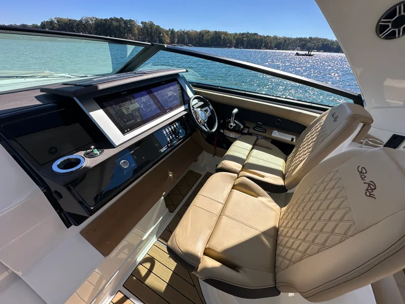 Slide: The Image of Sea Ray SLX 400 2026 - 35