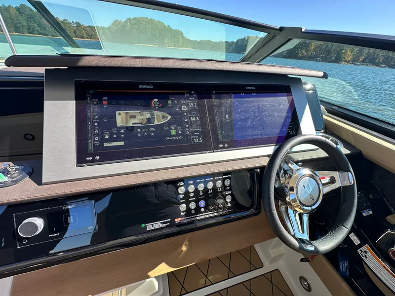 Slide: The Image of Sea Ray SLX 400 2026 - 36