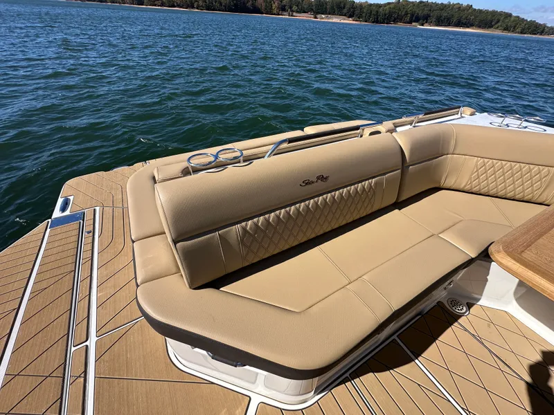 Slide: The Image of Sea Ray SLX 400 2026 - 39