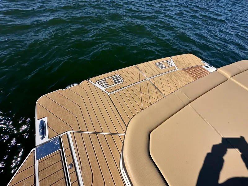 Slide: The Image of Sea Ray SLX 400 2026 - 40