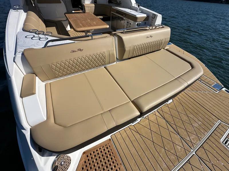 Slide: The Image of Sea Ray SLX 400 2026 - 41