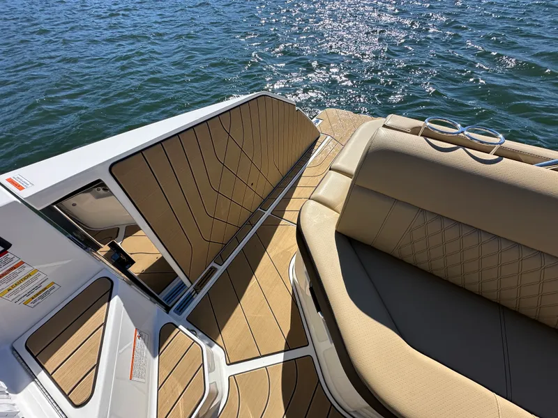 Slide: The Image of Sea Ray SLX 400 2026 - 43