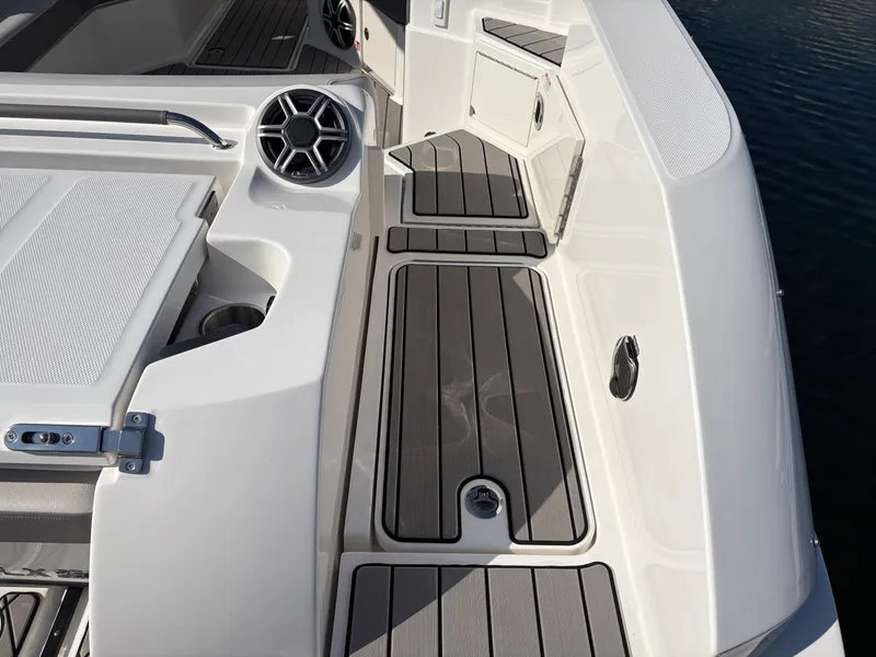 Slide: The Image of Sea Ray SLX 350 Outboard 2026 - 11