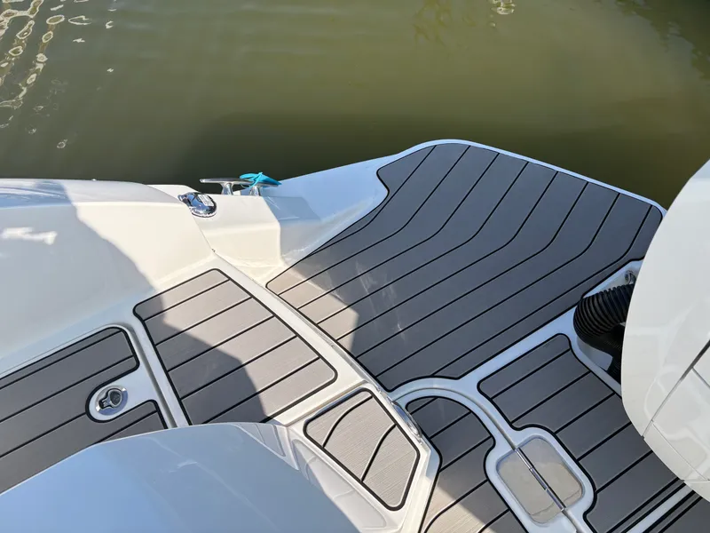 Slide: The Image of Sea Ray SLX 350 Outboard 2026 - 12