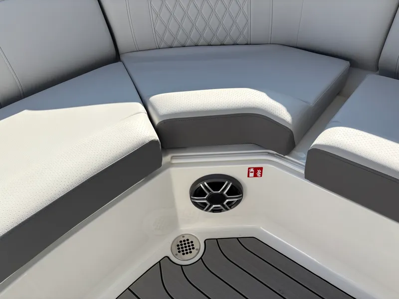 Slide: The Image of Sea Ray SLX 350 Outboard 2026 - 16