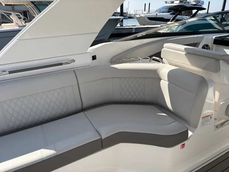 Slide: The Image of Sea Ray SLX 350 Outboard 2026 - 17