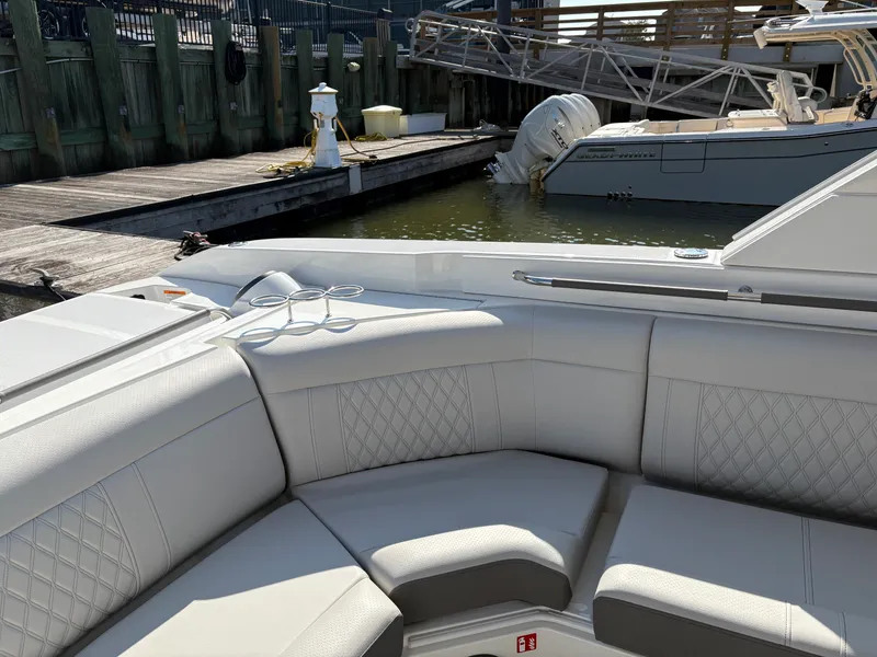 Slide: The Image of Sea Ray SLX 350 Outboard 2026 - 18