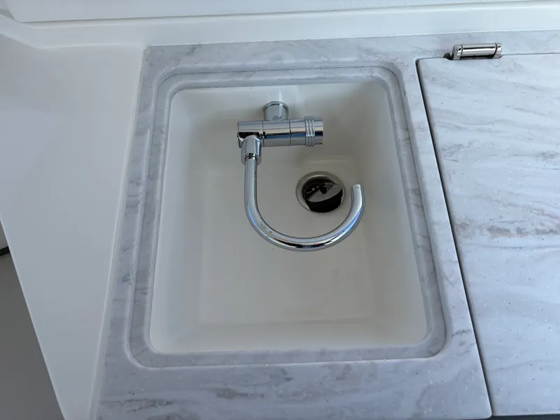 Slide: The Image of Sea Ray SLX 350 Outboard 2026 - 23