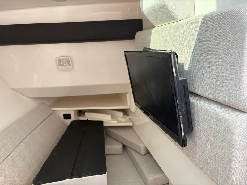 Slide: The Image of Sea Ray SLX 350 Outboard 2026 - 25