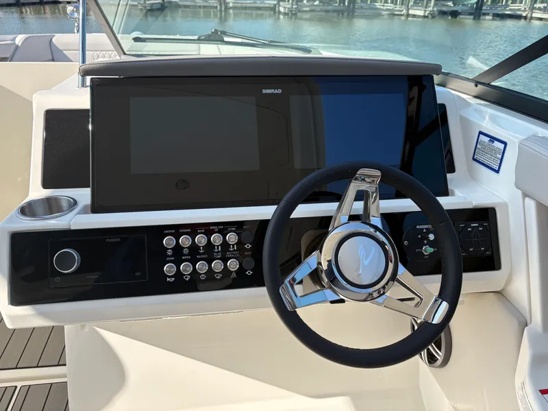 Slide: The Image of Sea Ray SLX 350 Outboard 2026 - 30