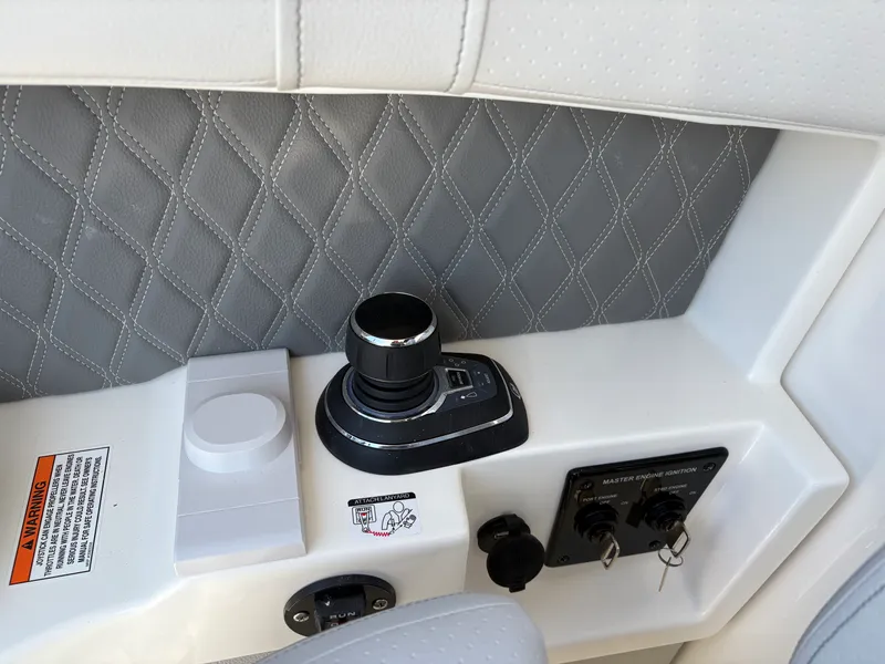 Slide: The Image of Sea Ray SLX 350 Outboard 2026 - 31