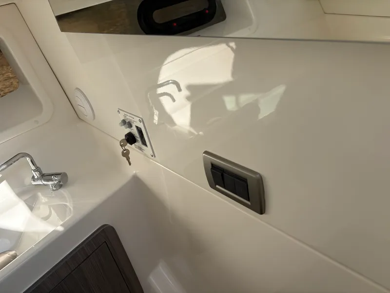 Slide: The Image of Sea Ray SLX 350 Outboard 2026 - 36