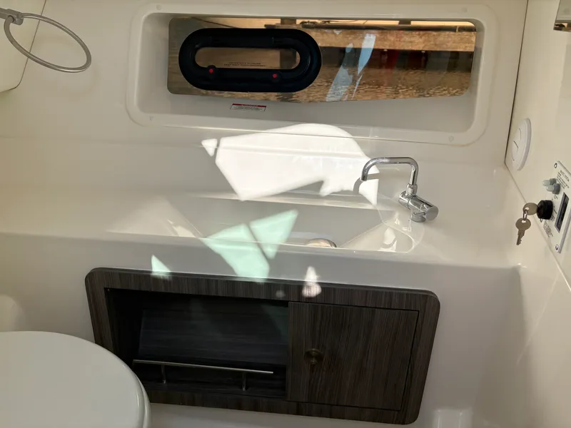 Slide: The Image of Sea Ray SLX 350 Outboard 2026 - 37