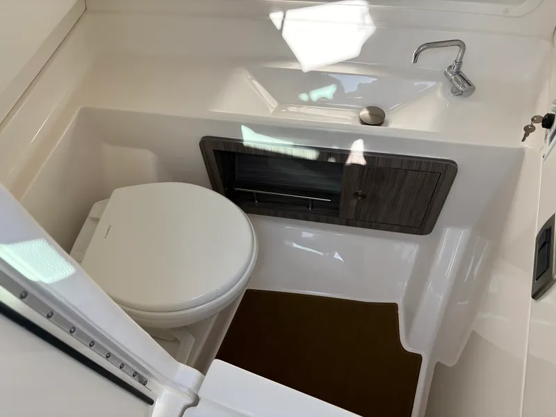 Slide: The Image of Sea Ray SLX 350 Outboard 2026 - 38