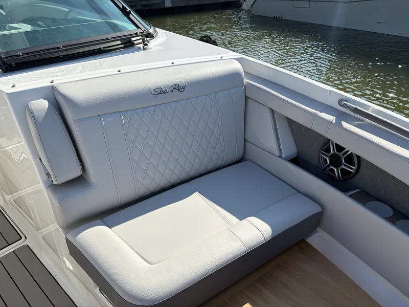 Slide: The Image of Sea Ray SLX 350 Outboard 2026 - 40