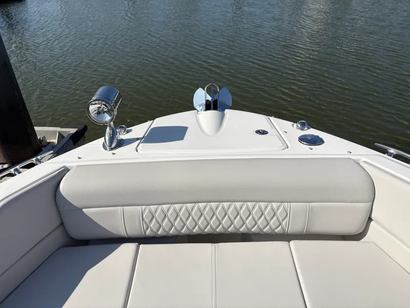 Slide: The Image of Sea Ray SLX 350 Outboard 2026 - 41