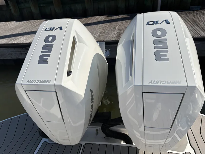 Slide: The Image of Sea Ray SLX 350 Outboard 2026 - 5