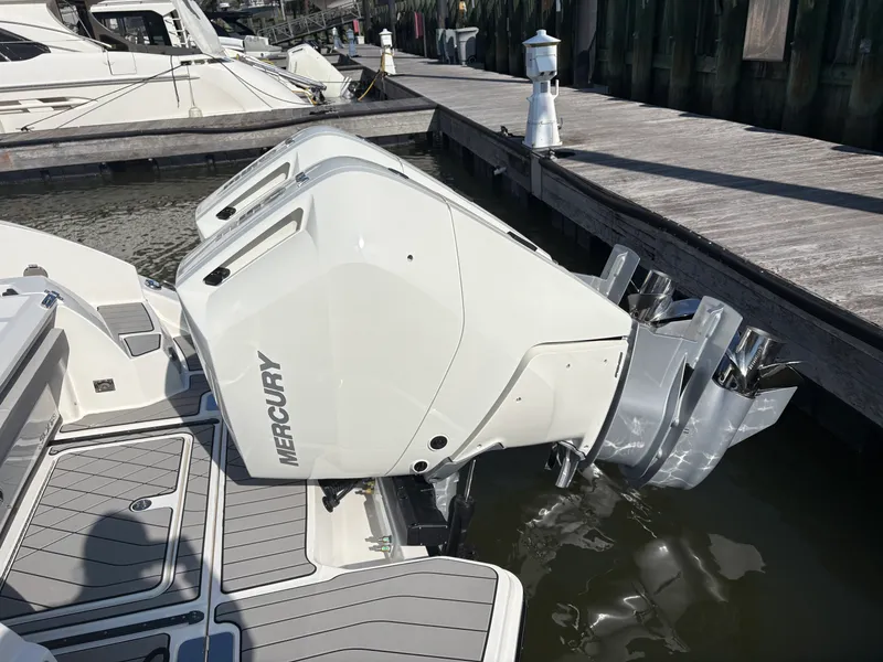 Slide: The Image of Sea Ray SLX 350 Outboard 2026 - 6
