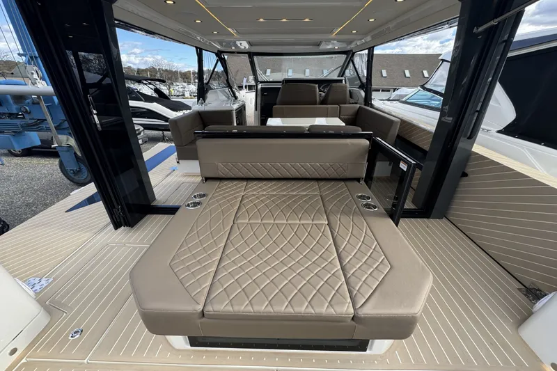 Slide: The Image of Saxdor 400 GTO 2026 - 12