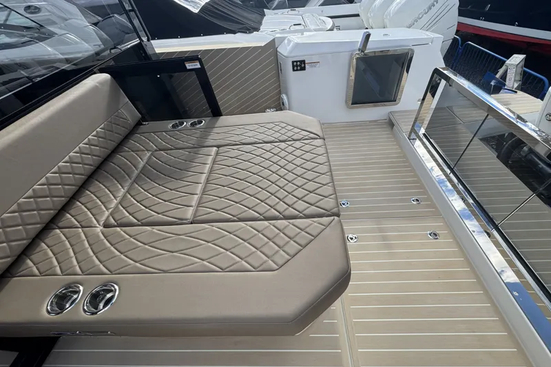 Slide: The Image of Saxdor 400 GTO 2026 - 15