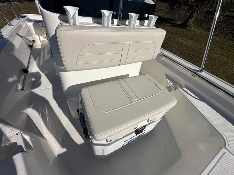 Slide: The Image of Boston Whaler 150 Montauk 2026 - 10