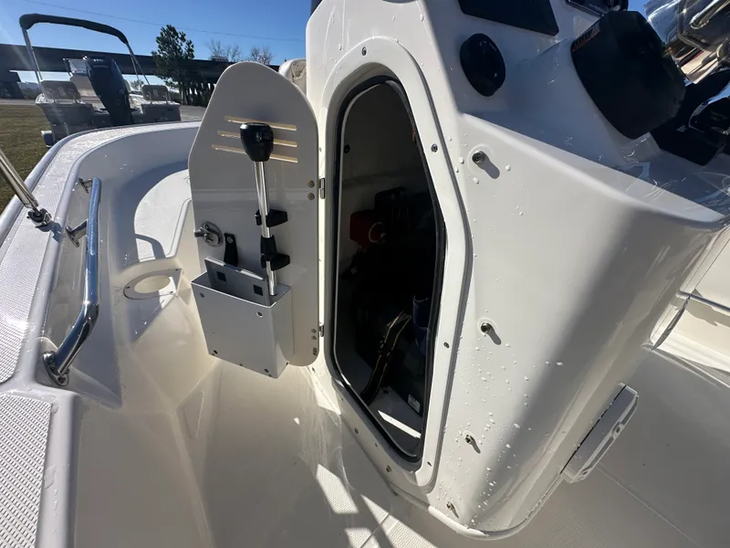 Slide: The Image of Boston Whaler 150 Montauk 2026 - 13
