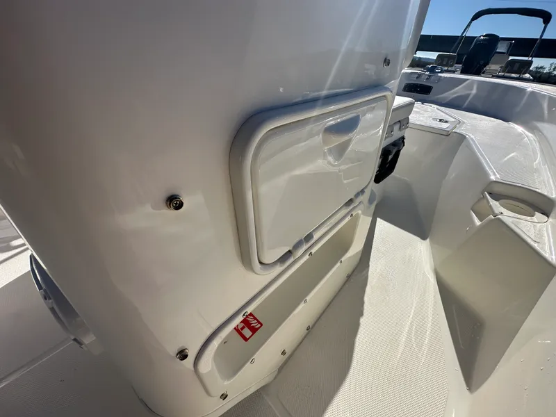 Slide: The Image of Boston Whaler 150 Montauk 2026 - 14