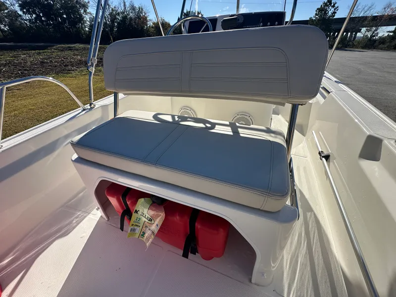 Slide: The Image of Boston Whaler 150 Montauk 2026 - 17