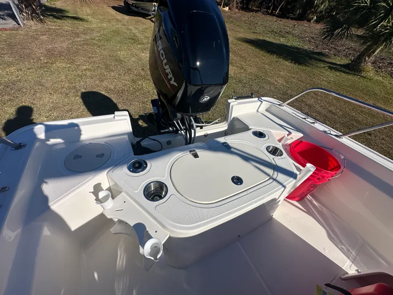 Slide: The Image of Boston Whaler 150 Montauk 2026 - 18