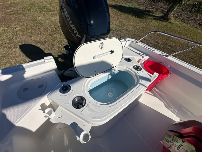 Slide: The Image of Boston Whaler 150 Montauk 2026 - 19