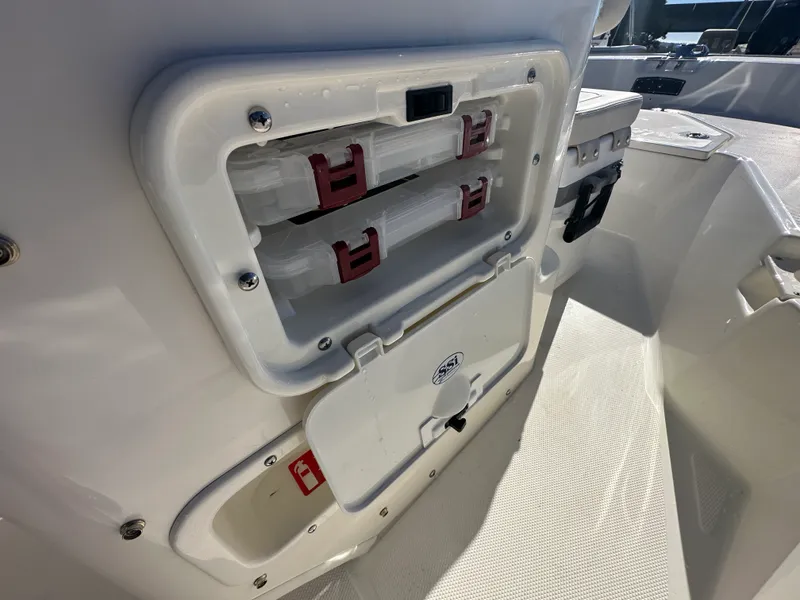 Slide: The Image of Boston Whaler 150 Montauk 2026 - 20