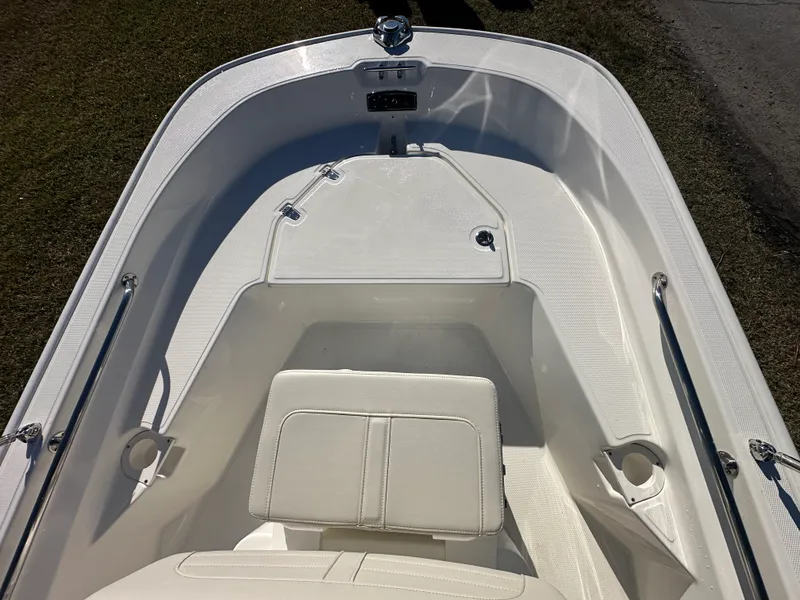Slide: The Image of Boston Whaler 150 Montauk 2026 - 5
