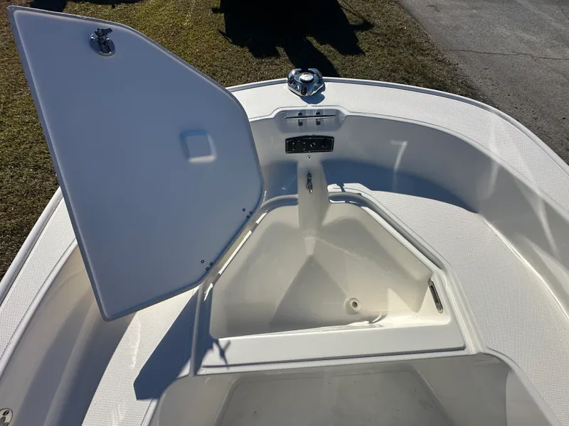 Slide: The Image of Boston Whaler 150 Montauk 2026 - 7
