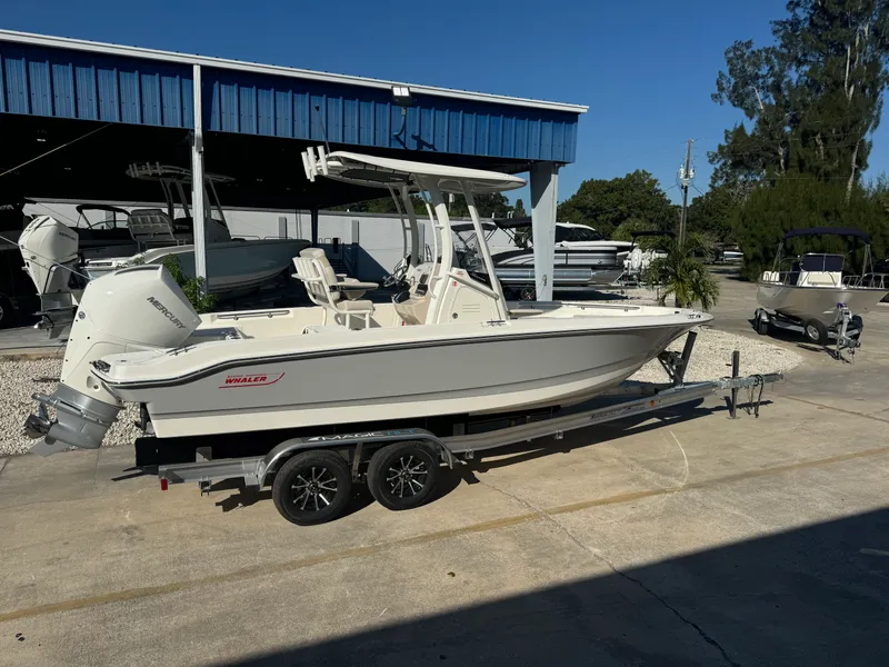 Slide: The Image of Boston Whaler 220 Dauntless 2026 - 2