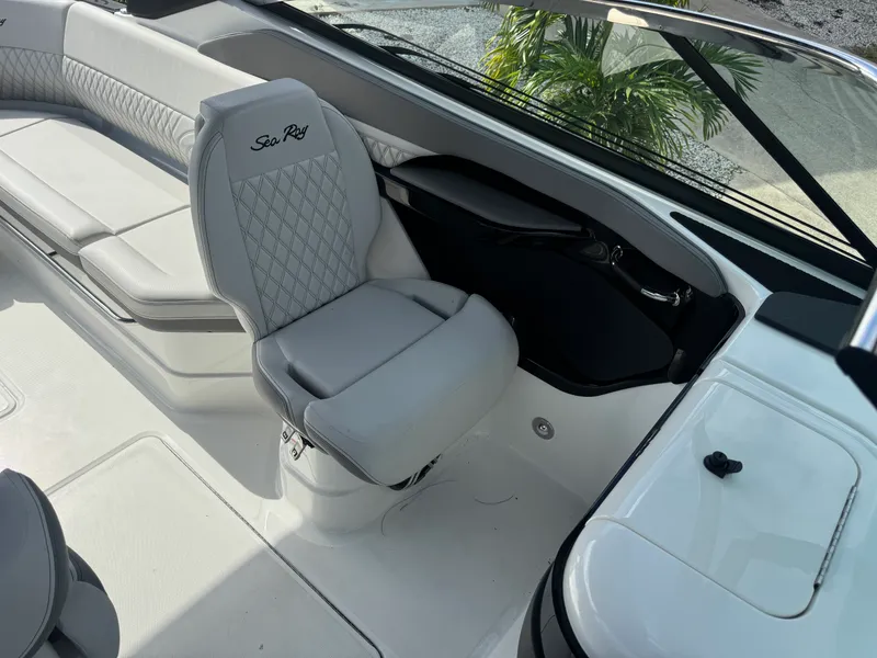 Slide: The Image of Sea Ray SLX 280 Outboard 2026 - 11