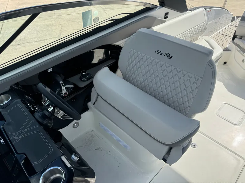 Slide: The Image of Sea Ray SLX 280 Outboard 2026 - 12