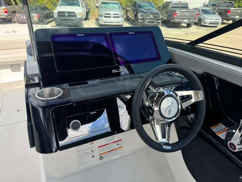 Slide: The Image of Sea Ray SLX 280 Outboard 2026 - 14
