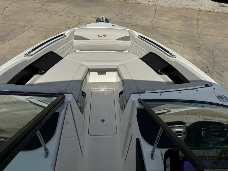 Slide: The Image of Sea Ray SLX 280 Outboard 2026 - 16