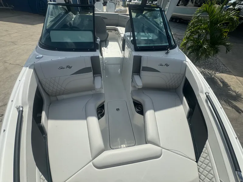 Slide: The Image of Sea Ray SLX 280 Outboard 2026 - 17