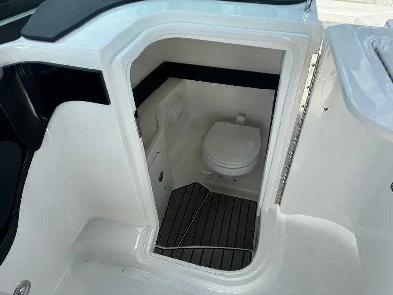 Slide: The Image of Sea Ray SLX 280 Outboard 2026 - 19