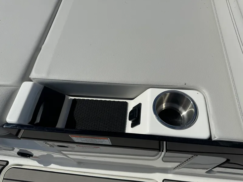 Slide: The Image of Sea Ray SLX 280 Outboard 2026 - 9