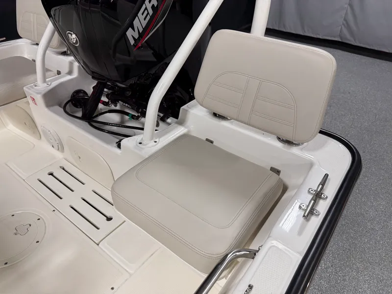 Slide: The Image of Boston Whaler 170 Montauk 2026 - 14