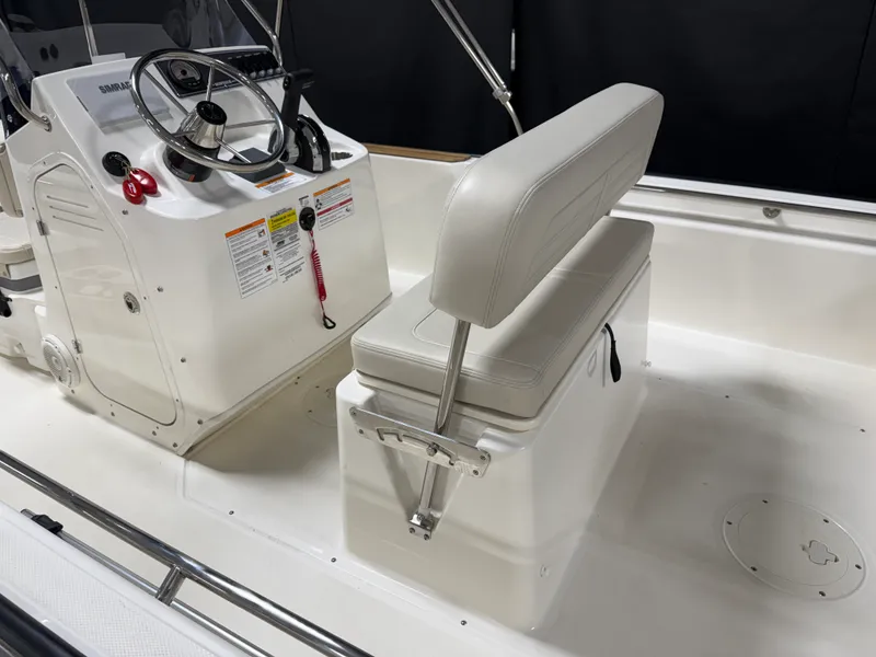 Slide: The Image of Boston Whaler 170 Montauk 2026 - 16