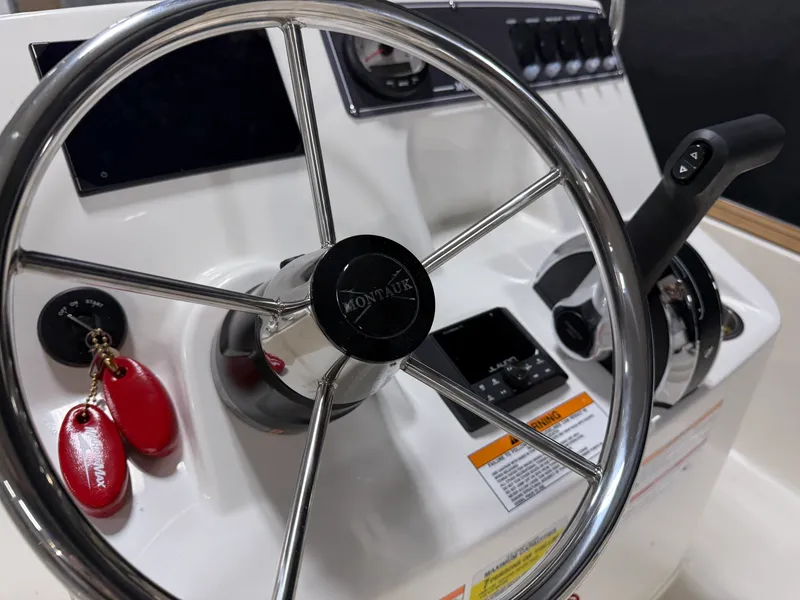 Slide: The Image of Boston Whaler 170 Montauk 2026 - 21