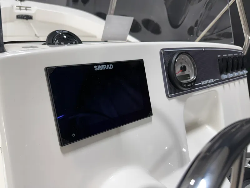 Slide: The Image of Boston Whaler 170 Montauk 2026 - 22