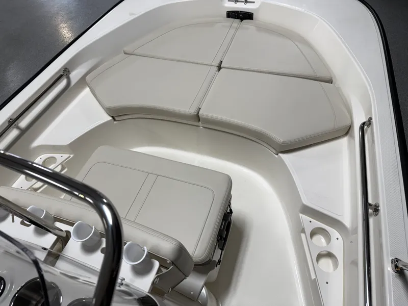 Slide: The Image of Boston Whaler 170 Montauk 2026 - 35